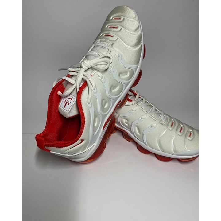 Air Vapormax plus Weiß mit Rot