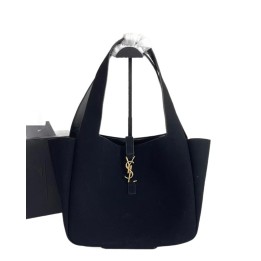 Schultertasche aus Wildleder