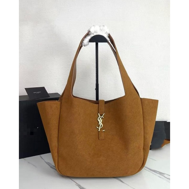 Schultertasche aus Wildleder