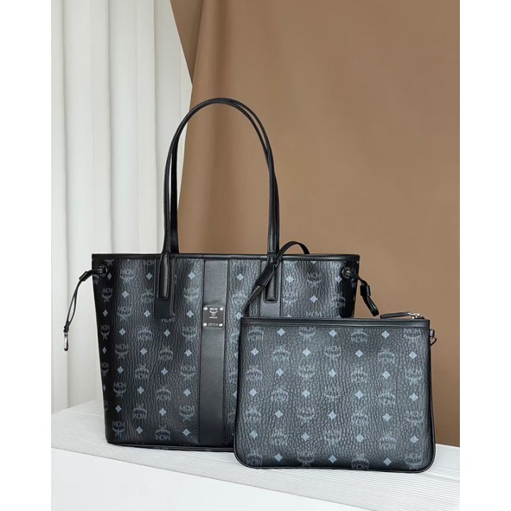Große, geräumige Tasche mit Kosmetiktasche