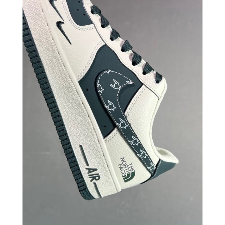 Nike Air Force Supreme x The North Face 1 07 Low