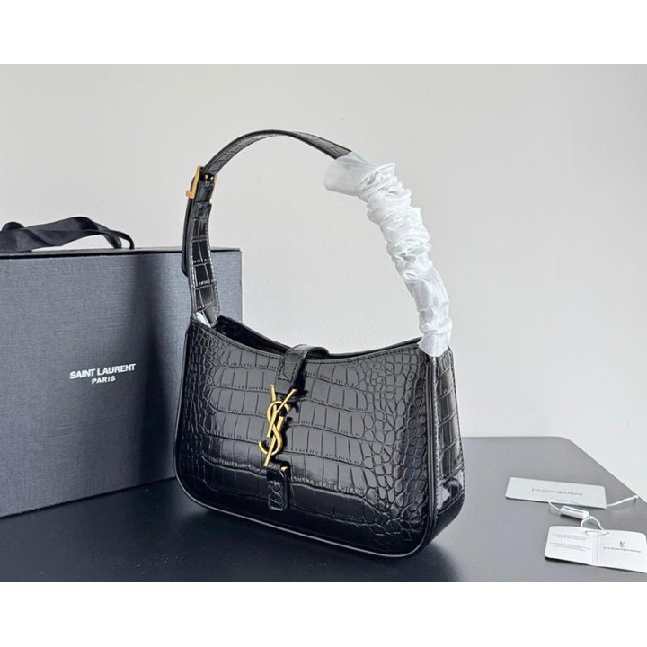 Tasche aus LACKLEDER MIT KROKOPRÄGUNG